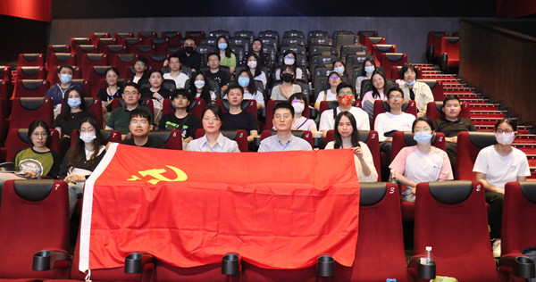 落地生根|筑龙第一、第二党支部观看扶贫纪录片