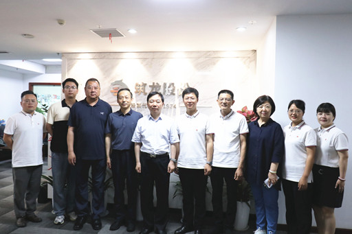 中国市政工程协会会长卢英方带队莅临筑龙股份调研指导