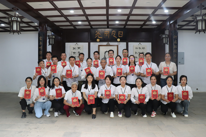 走进伟人故里，凝聚前进力量